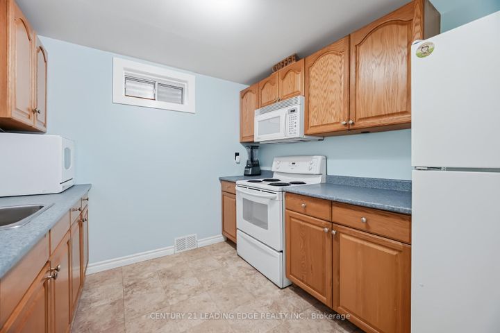 Photo 41 at 923 Redbird Crescent, Liverpool, Pickering