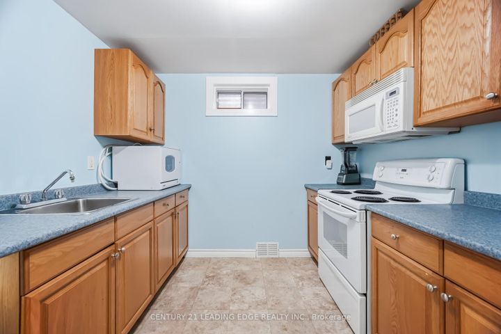 Photo 42 at 923 Redbird Crescent, Liverpool, Pickering