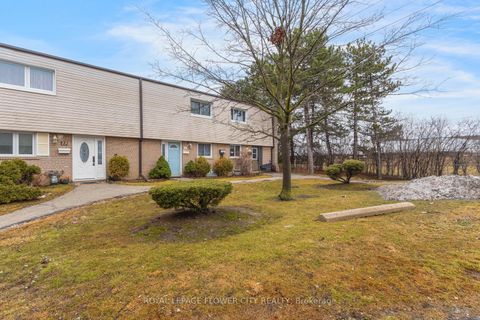 Photo 2 at 19 - 435 Silverstone Drive, Clairville, Toronto