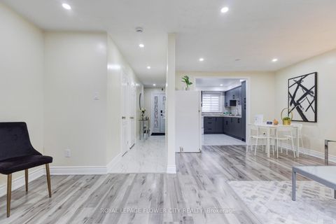 Photo 6 at 19 - 435 Silverstone Drive, Clairville, Toronto