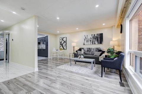 Photo 7 at 19 - 435 Silverstone Drive, Clairville, Toronto