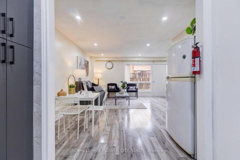 Photo 15 at 19 - 435 Silverstone Drive, Clairville, Toronto