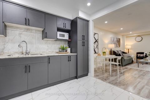 Photo 16 at 19 - 435 Silverstone Drive, Clairville, Toronto