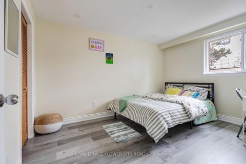 Photo 32 at 19 - 435 Silverstone Drive, Clairville, Toronto