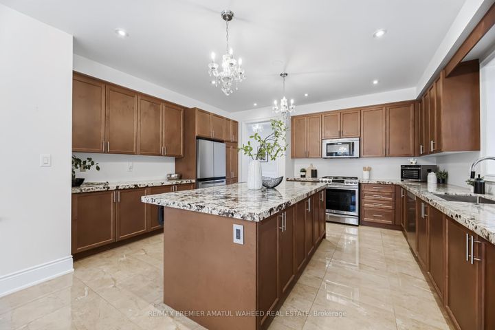 Photo 11 at 1 Ostrovsky Road, Vellore Village, Vaughan