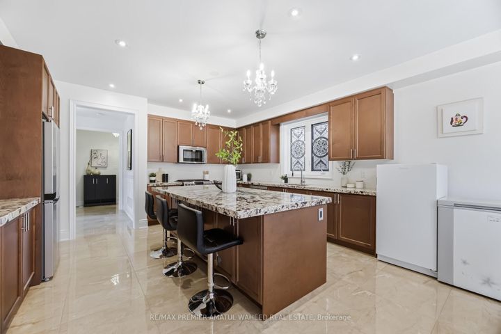 Photo 13 at 1 Ostrovsky Road, Vellore Village, Vaughan