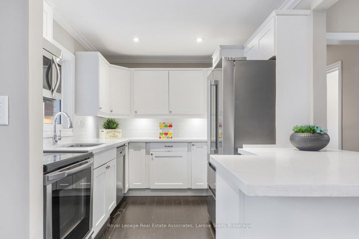 Photo 11 at 2176 Florian Road, Cooksville, Mississauga