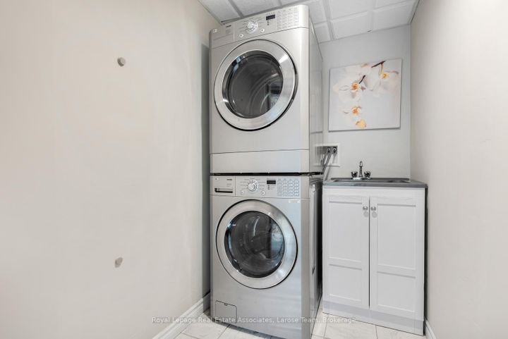 Photo 33 at 2176 Florian Road, Cooksville, Mississauga