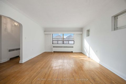 Photo 5 at 16 Bermuda Avenue, Queensway, Toronto