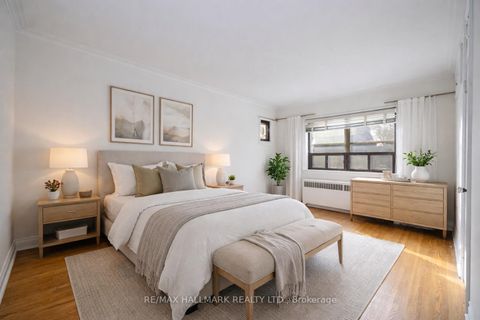 Photo 9 at 16 Bermuda Avenue, Queensway, Toronto