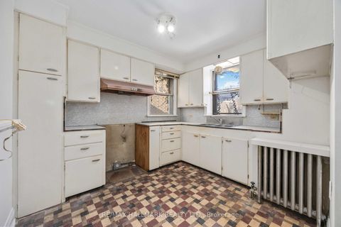 Photo 13 at 16 Bermuda Avenue, Queensway, Toronto