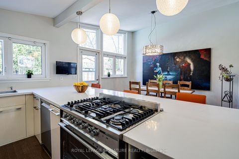 Photo 3 at 2 Parmbelle Crescent, Donalda, Toronto