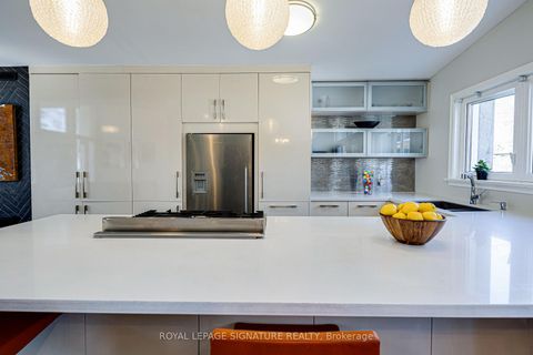 Photo 5 at 2 Parmbelle Crescent, Donalda, Toronto