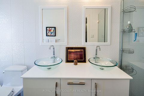Photo 18 at 2 Parmbelle Crescent, Donalda, Toronto