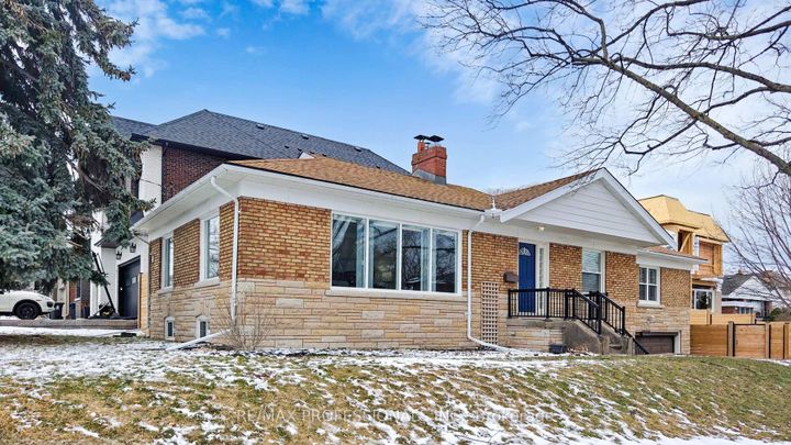 Photo 2 at 9 Ludlow Avenue, Queensway, Toronto