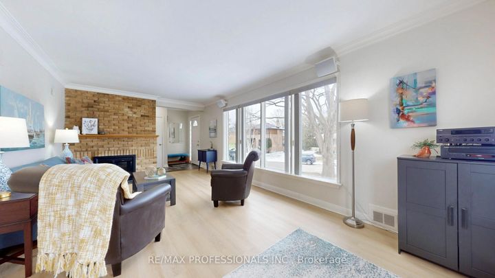 Photo 3 at 9 Ludlow Avenue, Queensway, Toronto