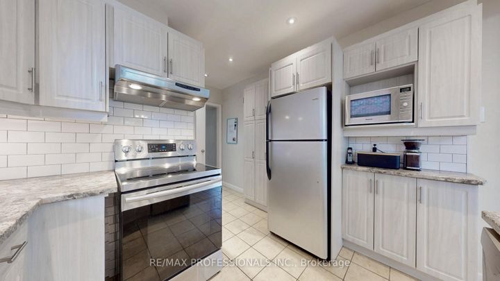 Photo 8 at 9 Ludlow Avenue, Queensway, Toronto