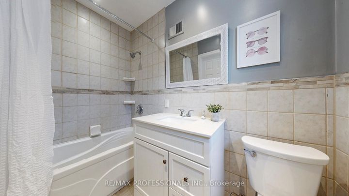 Photo 12 at 9 Ludlow Avenue, Queensway, Toronto