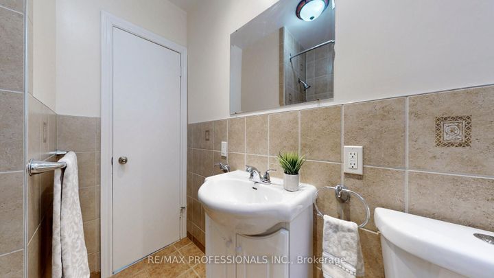 Photo 16 at 9 Ludlow Avenue, Queensway, Toronto