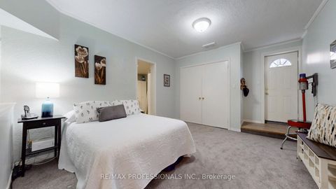 Photo 17 at 9 Ludlow Avenue, Queensway, Toronto