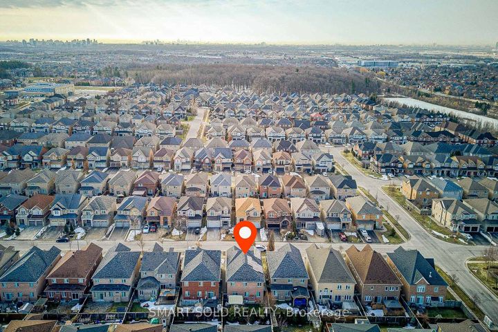 Photo 2 at 365 Golden Orchard Road, Patterson, Vaughan