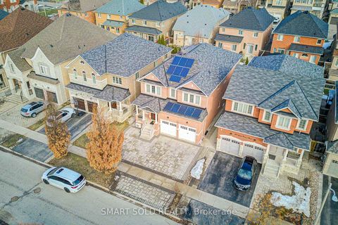 Photo 3 at 365 Golden Orchard Road, Patterson, Vaughan
