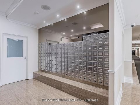 Photo 4 at 703 - 40 Harding Boulevard W, North Richvale, Richmond Hill