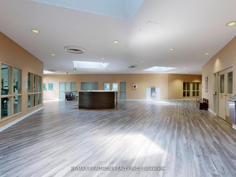 Photo 5 at 703 - 40 Harding Boulevard W, North Richvale, Richmond Hill