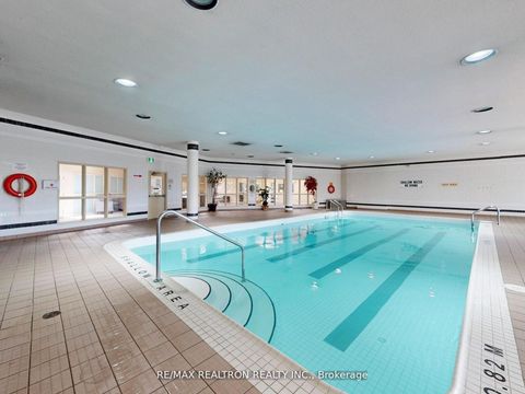 Photo 7 at 703 - 40 Harding Boulevard W, North Richvale, Richmond Hill