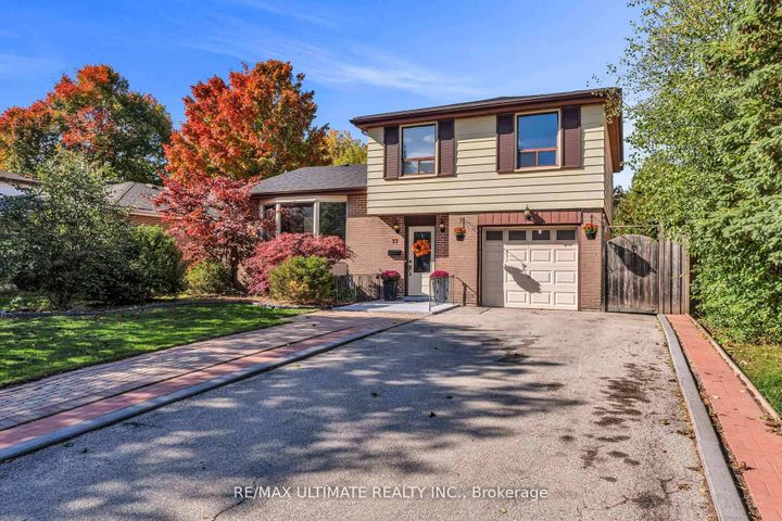 Photo 1 at 37 Banbury Court, Avondale, Brampton