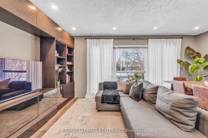 Photo 6 at 37 Banbury Court, Avondale, Brampton