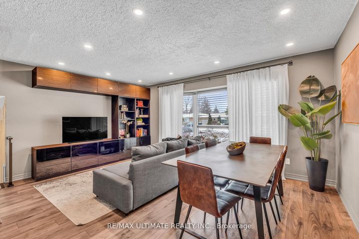 Photo 9 at 37 Banbury Court, Avondale, Brampton