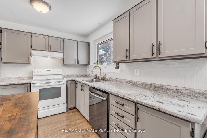 Photo 14 at 37 Banbury Court, Avondale, Brampton