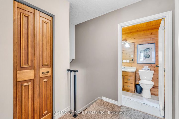 Photo 22 at 37 Banbury Court, Avondale, Brampton