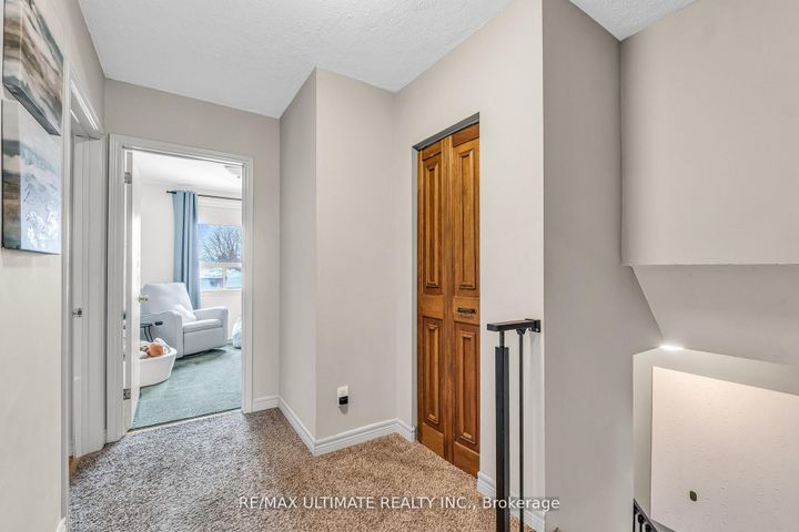 Photo 23 at 37 Banbury Court, Avondale, Brampton