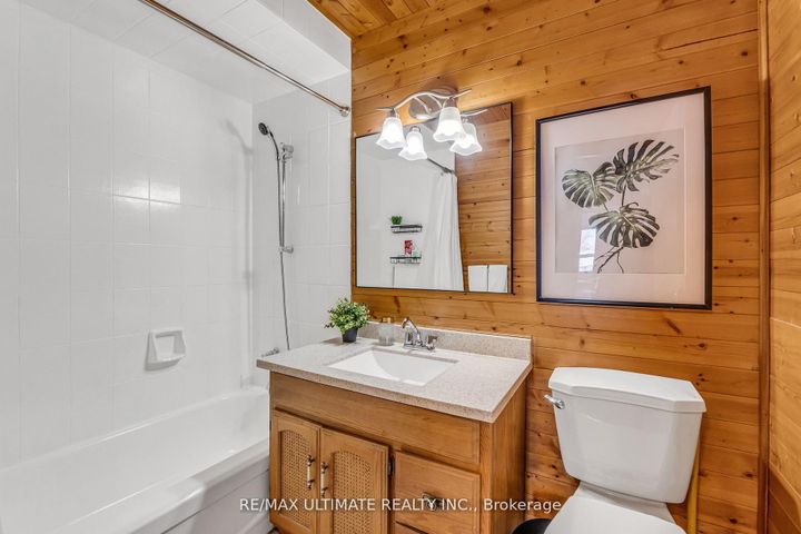 Photo 24 at 37 Banbury Court, Avondale, Brampton