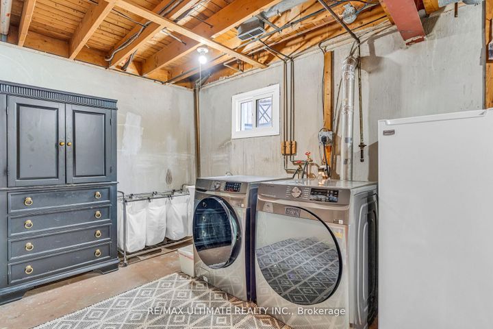 Photo 33 at 37 Banbury Court, Avondale, Brampton