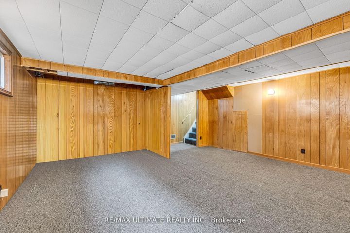 Photo 37 at 37 Banbury Court, Avondale, Brampton