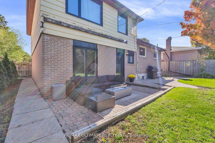 Photo 38 at 37 Banbury Court, Avondale, Brampton