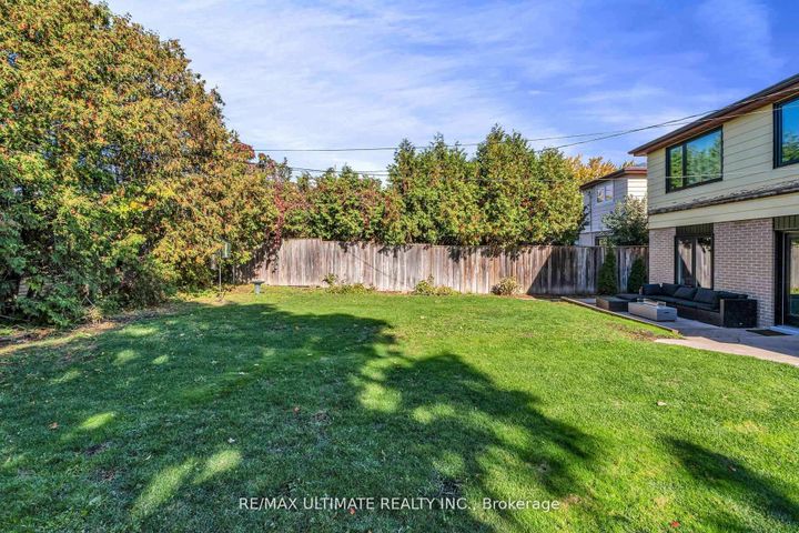 Photo 40 at 37 Banbury Court, Avondale, Brampton