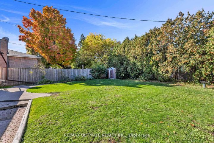 Photo 43 at 37 Banbury Court, Avondale, Brampton