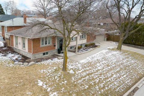 Photo 4 at 45 Deevale Road, CFB, Toronto
