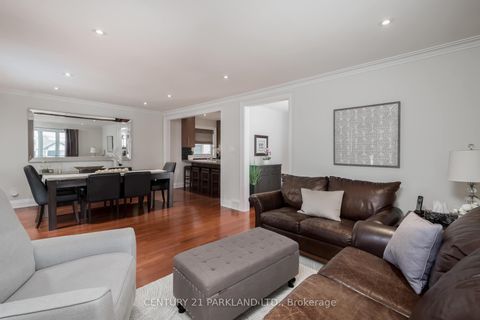 Photo 6 at 45 Deevale Road, CFB, Toronto