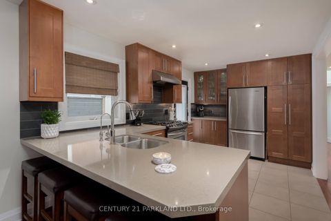 Photo 10 at 45 Deevale Road, CFB, Toronto