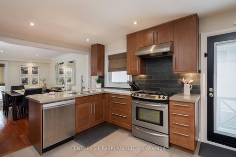 Photo 12 at 45 Deevale Road, CFB, Toronto