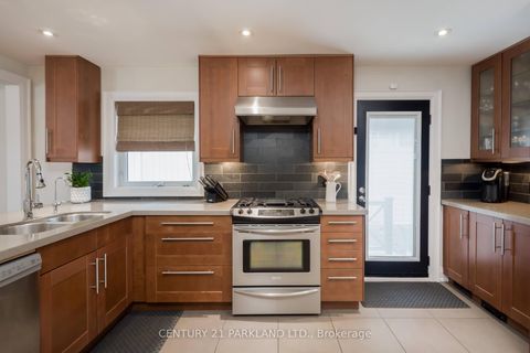 Photo 14 at 45 Deevale Road, CFB, Toronto