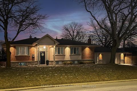 Photo 45 at 45 Deevale Road, CFB, Toronto