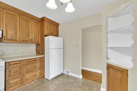 Photo 7 at 382 Hillmount Avenue, Glen Park, Toronto