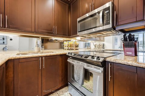 Photo 6 at 522 - 628 Fleet Street, Niagara, Toronto