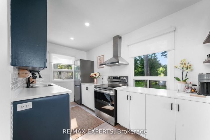 Photo 15 at 6 Mccallum Court, Queensway, Toronto